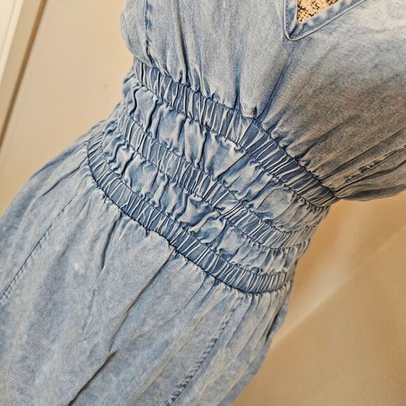 NWT Central Park West Sleeveless Chambray V-Neck Dress Size Small - Picture 3 of 6
